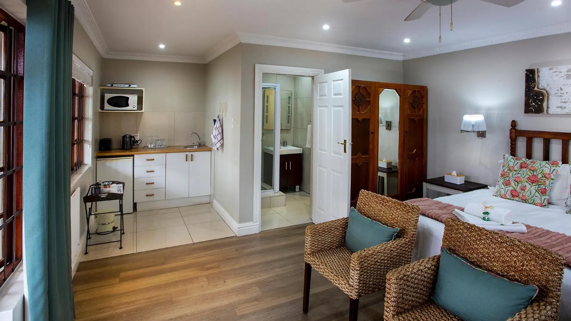Sir Roys Guest House Port Elizabeth 4*,